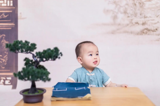 贵州几个月宝宝不吐奶